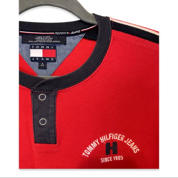 Vintage Tommy Hilfiger Tee - Picture 3 of 3